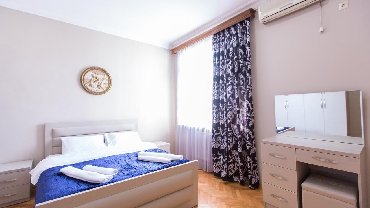 Hotel Cattaleya Batumi Exteriör bild
