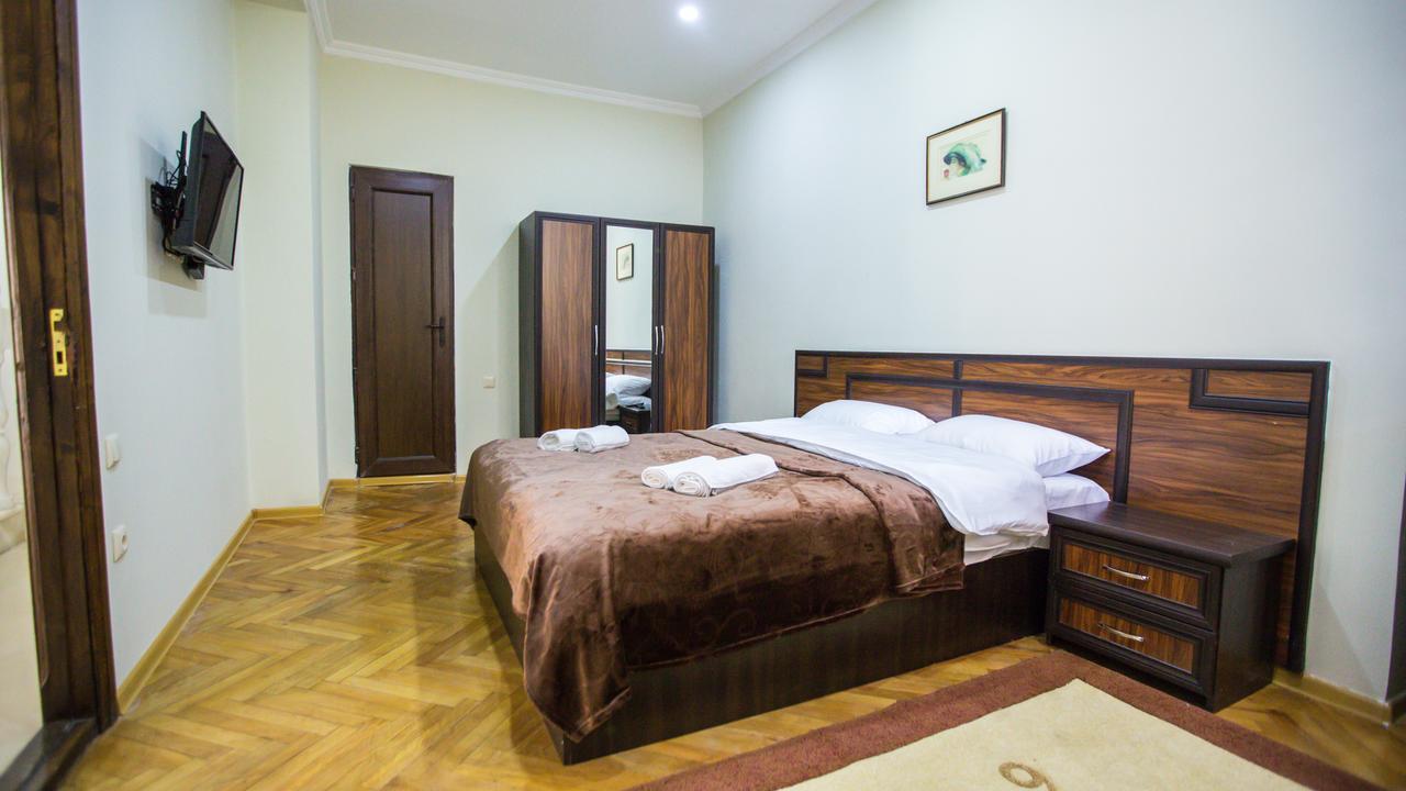 Hotel Cattaleya Batumi Exteriör bild
