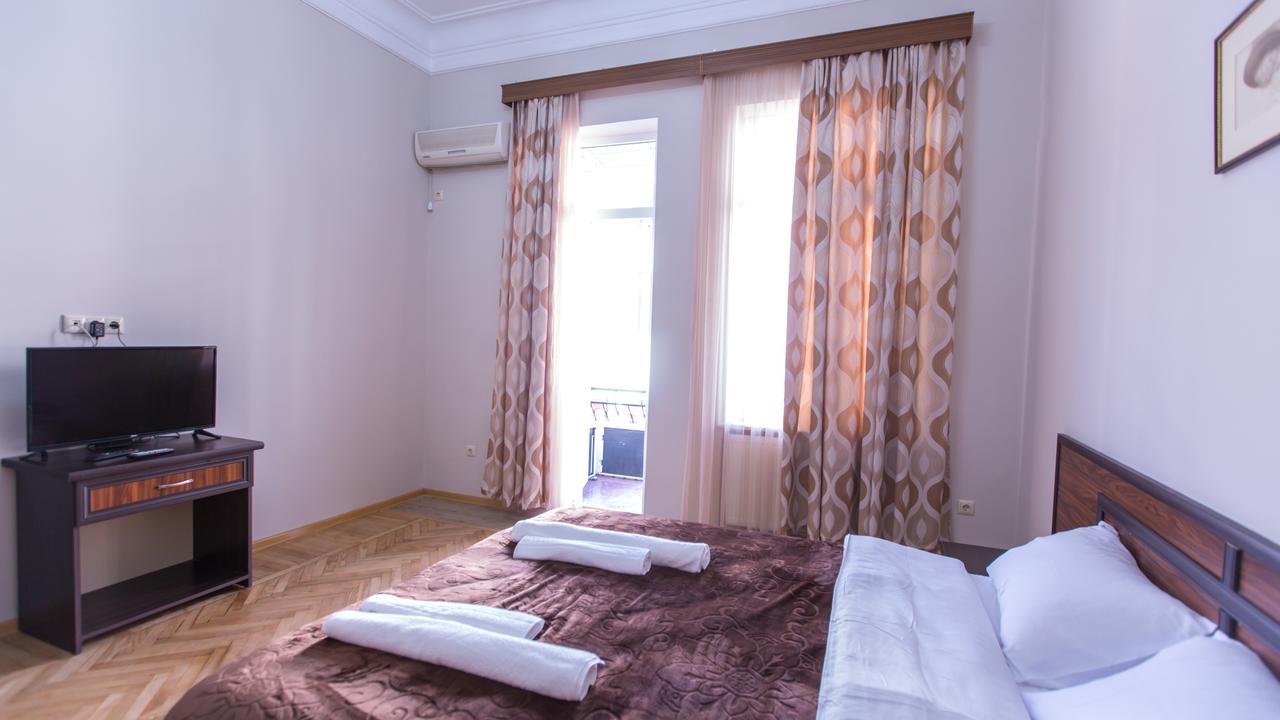 Hotel Cattaleya Batumi Exteriör bild